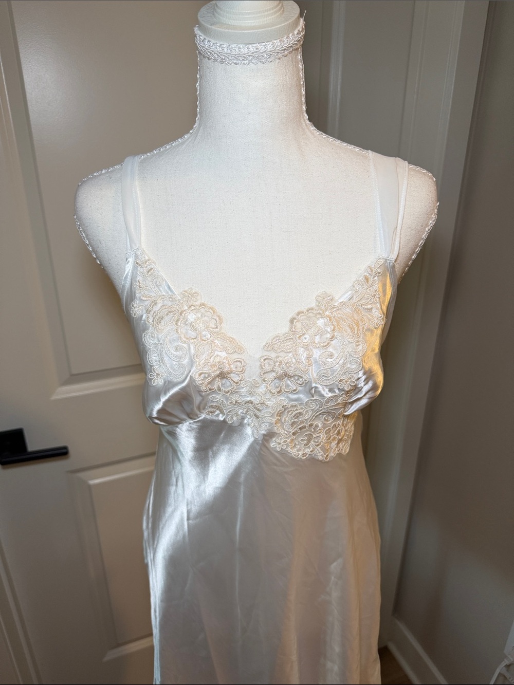 Linea Donatella Ivory Satin Lace-Trim Chemise - Picture 2 of 13